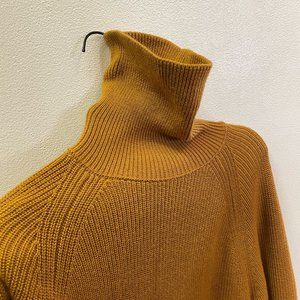 Uniqlo U Men's Slim Orange Turtleneck - Small